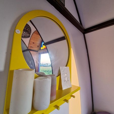 Central Tiny Houses Bucarest Exterior foto