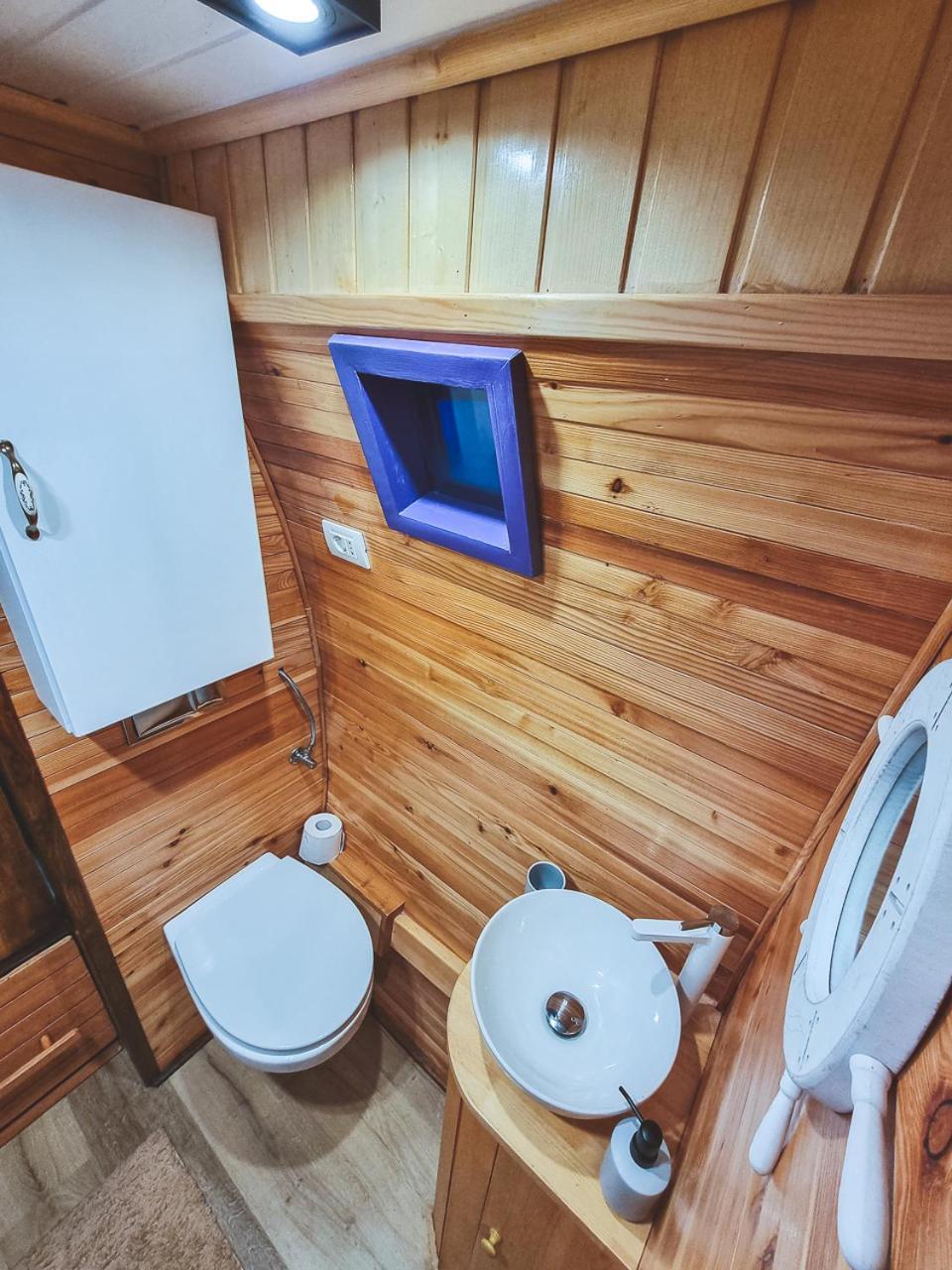 Central Tiny Houses Bucarest Exterior foto